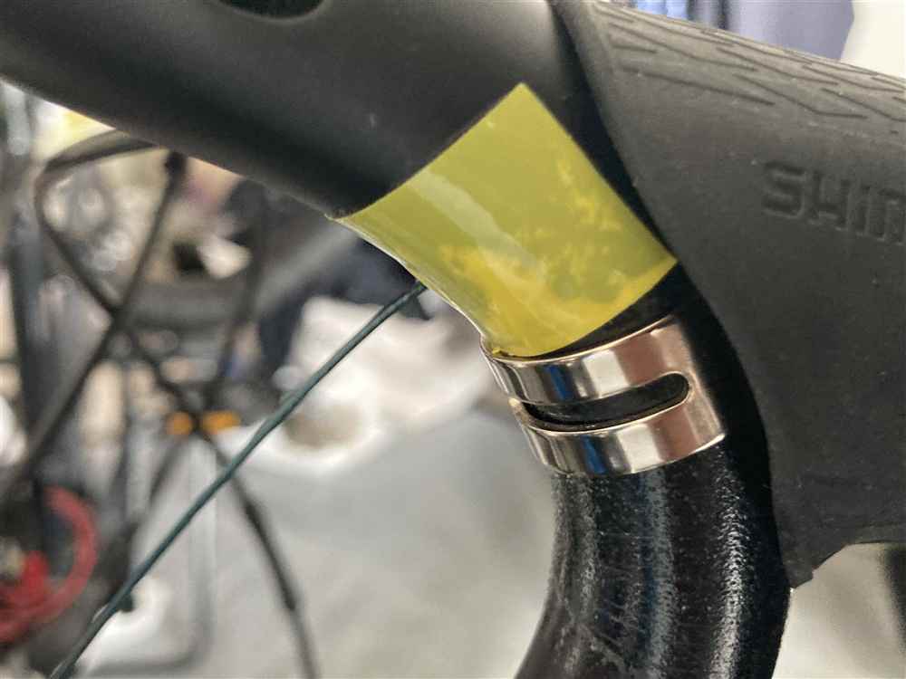 ミニベロのSTIレバーとハンドル周り