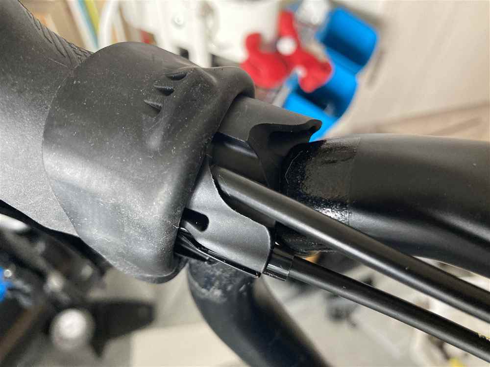 ワイヤーを通す作業