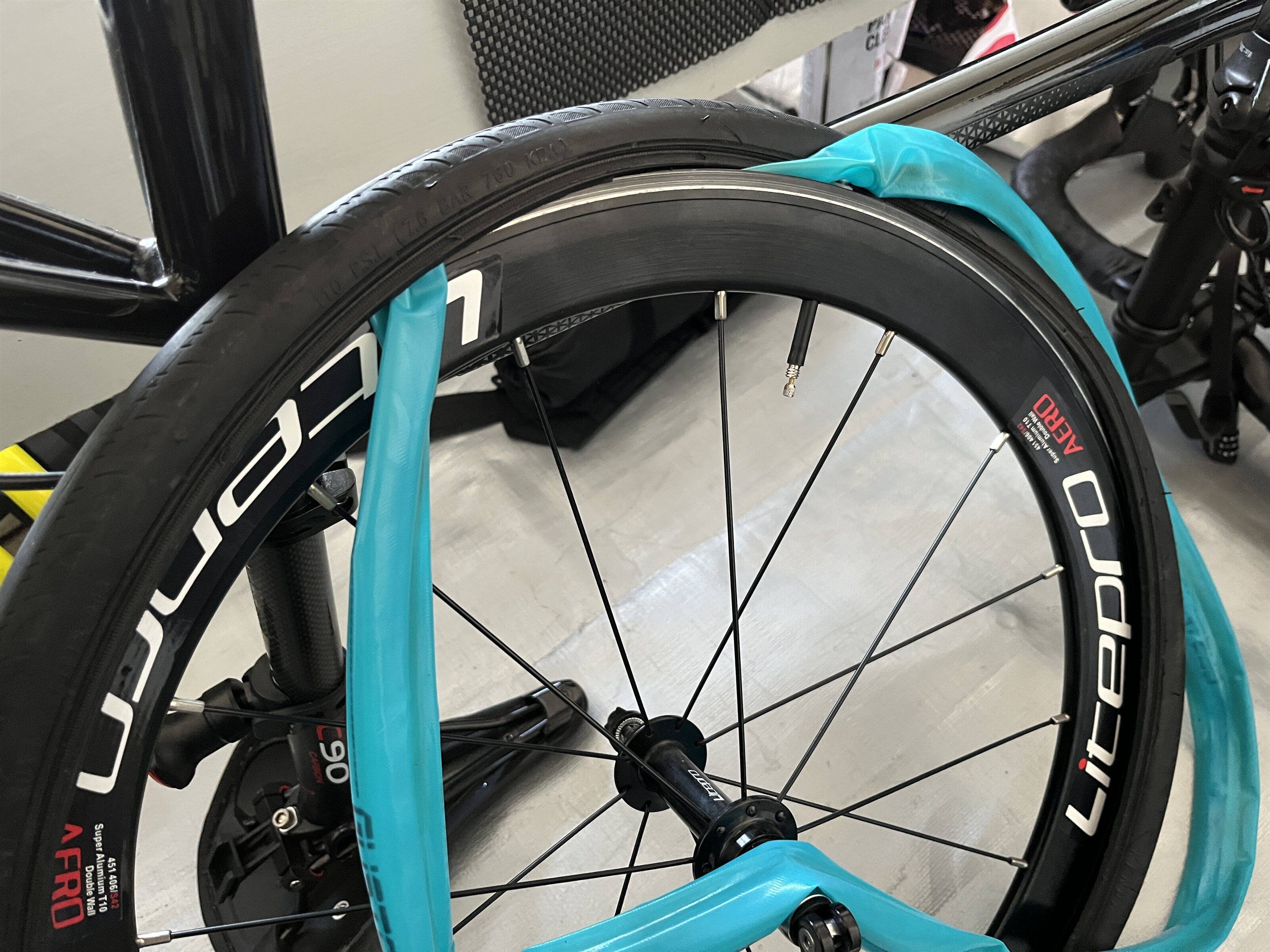 Schwalbe One��TPU�`���[�u�����y�M�ҎB�e�z