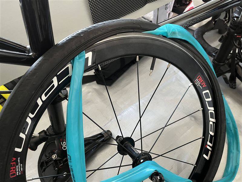 Schwalbe One��TPU�`���[�u�𓱓��ł��y�M�ҎB�e�z