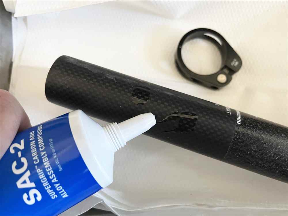 届いたPark Tool SAC-2と塗布中【筆者撮影】