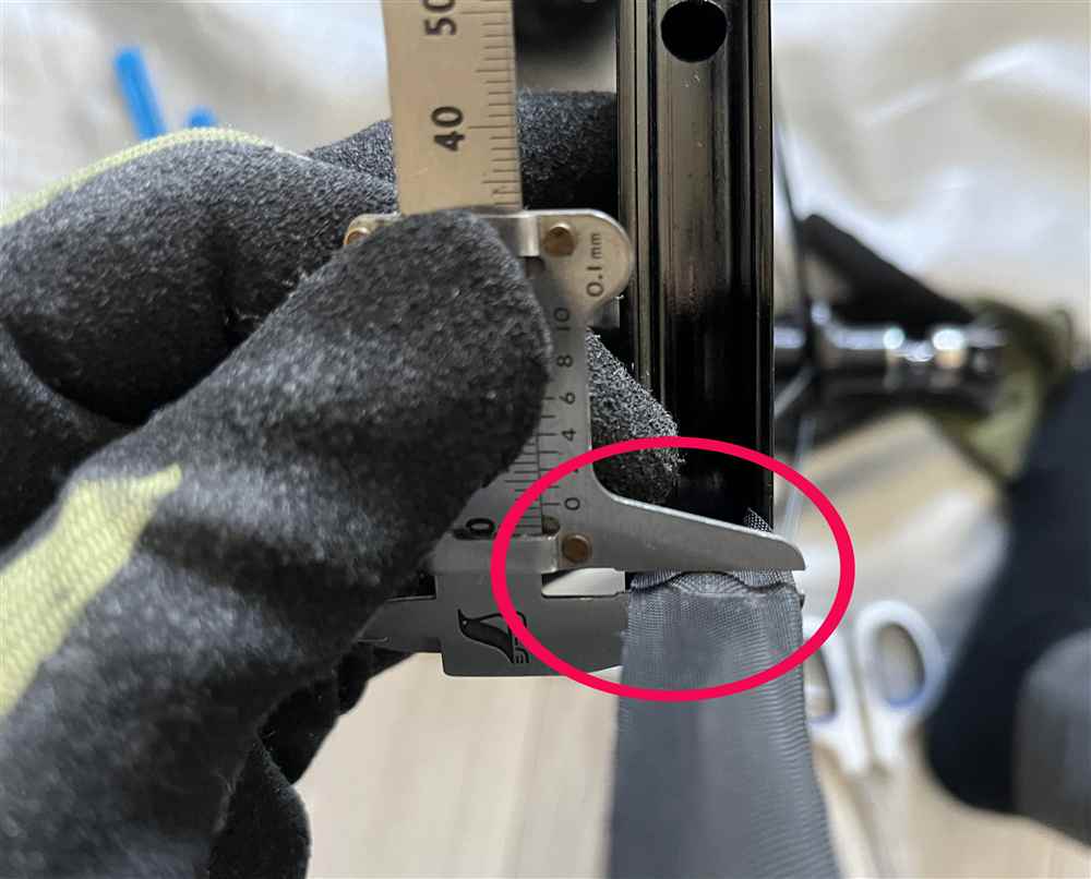 リムテープ ノギス計測 1.2mmの凹み【筆者撮影】