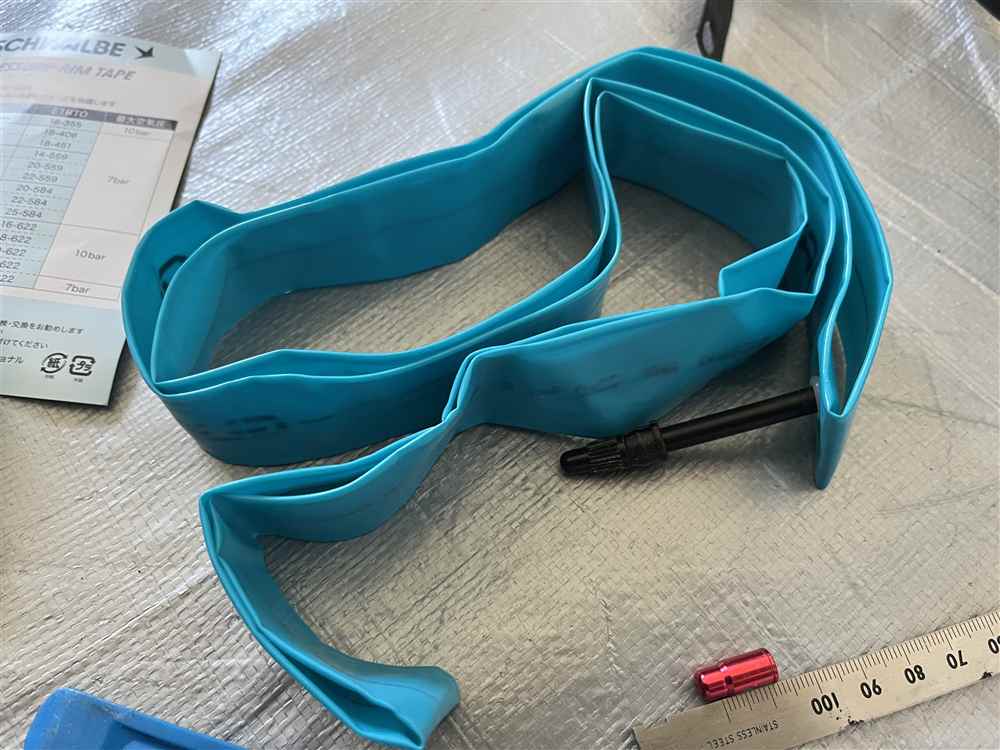 新品のTPUチューブは使用を断念【筆者撮影】
