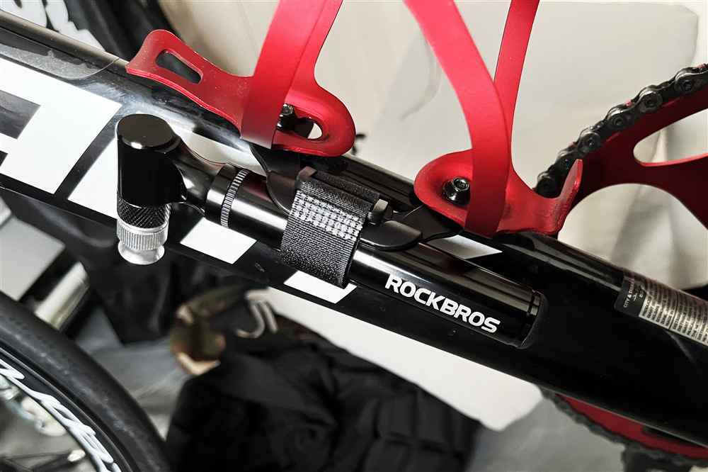 ROCKBROS 携帯ポンプを取り付けてみた