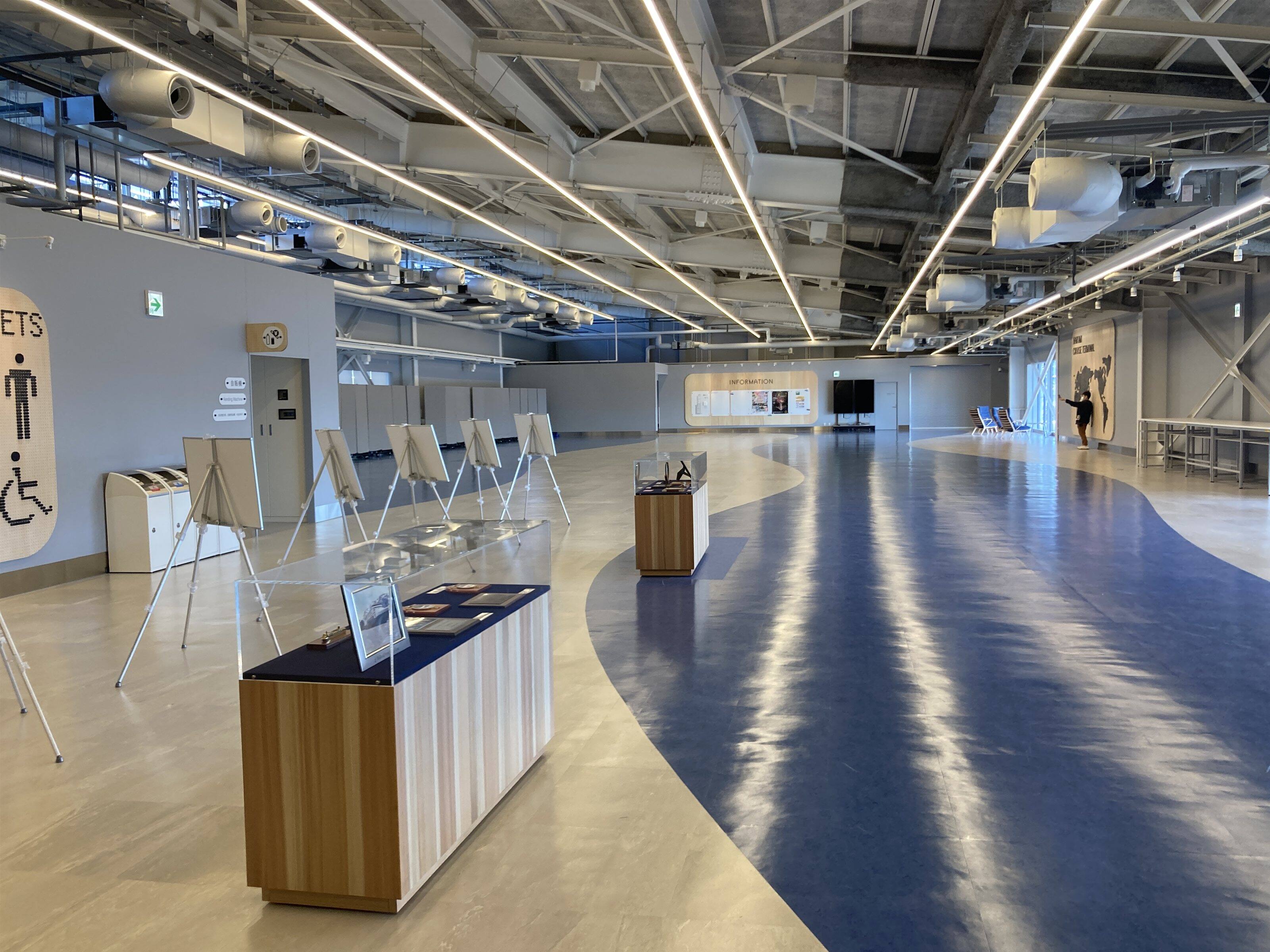 ターミナル内部 ロビー