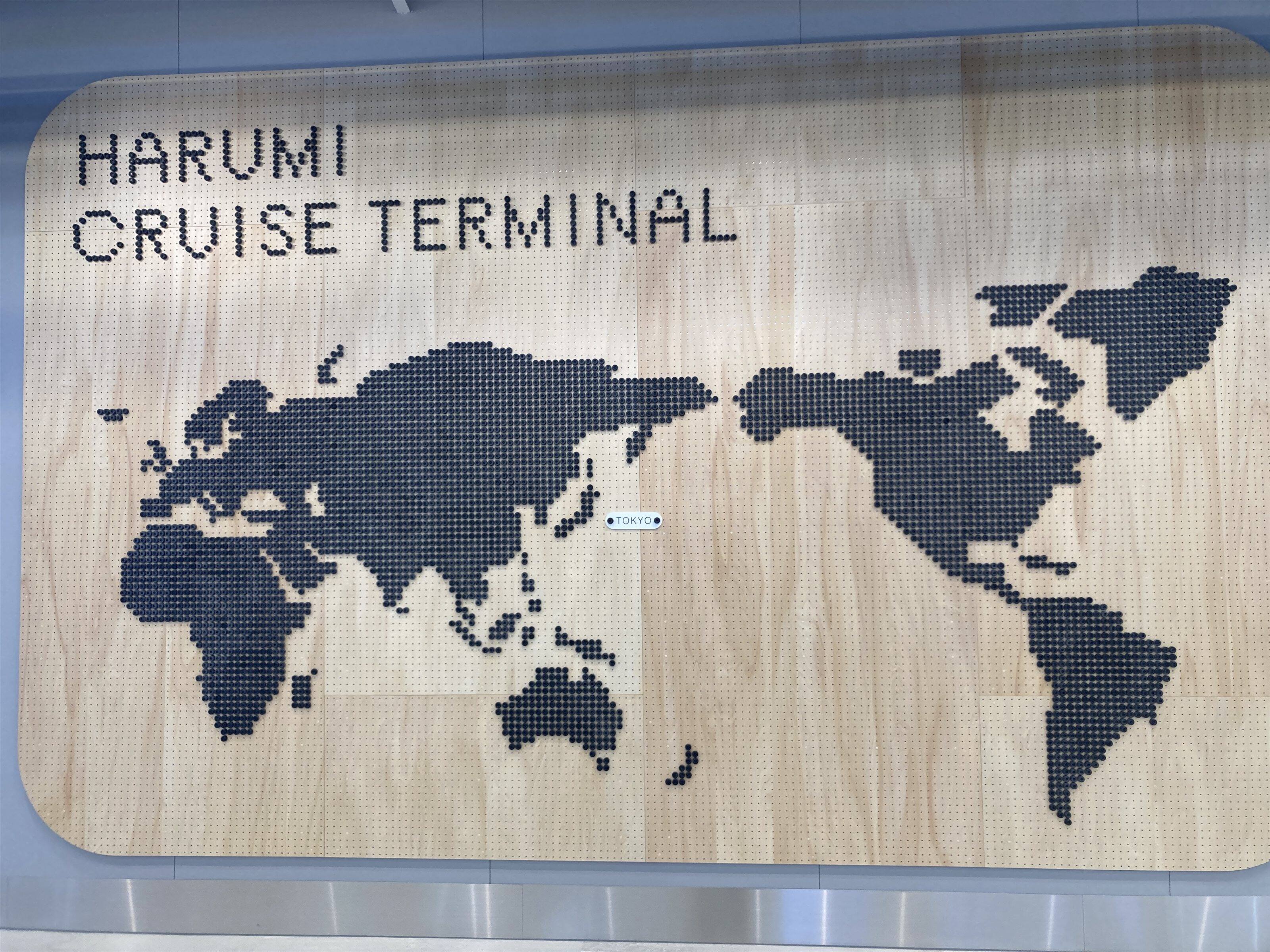 晴海新客船ターミナル 入口 世界マップ