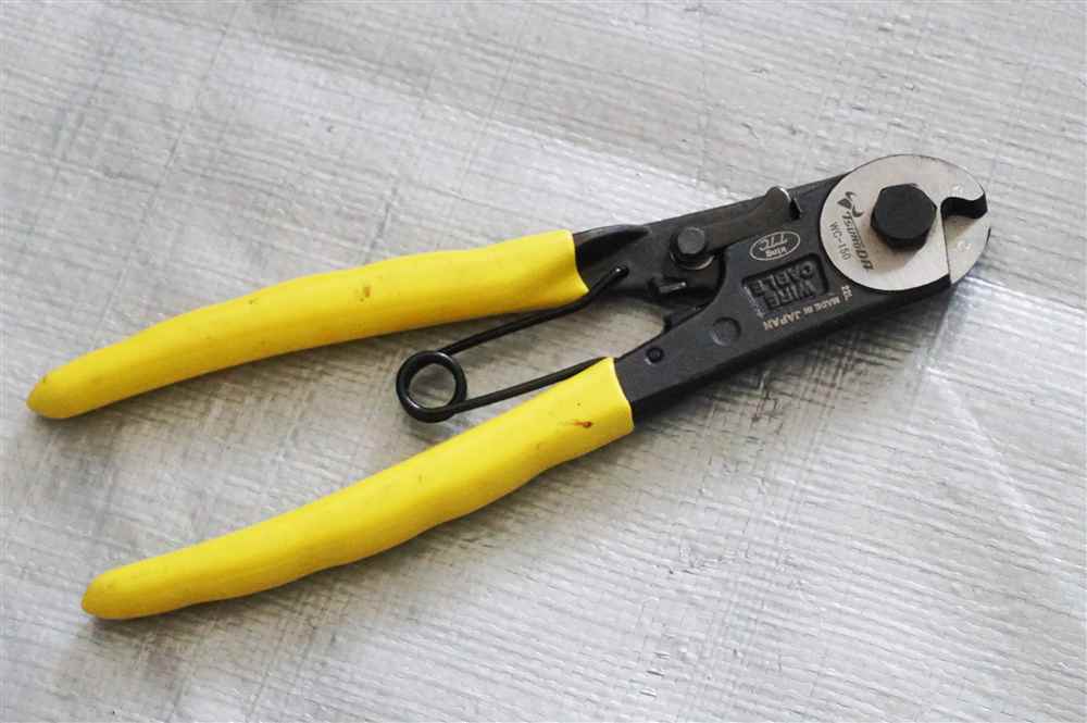 専用のワイヤーカッター