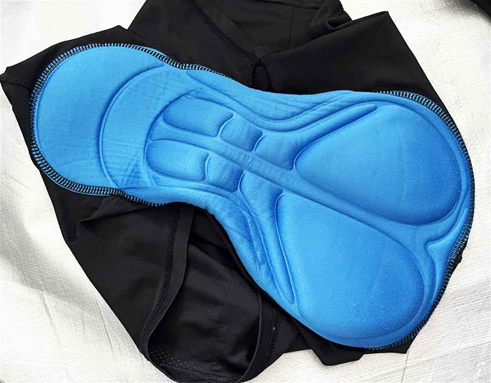 右がA3Dゲル入り品【筆者撮影】